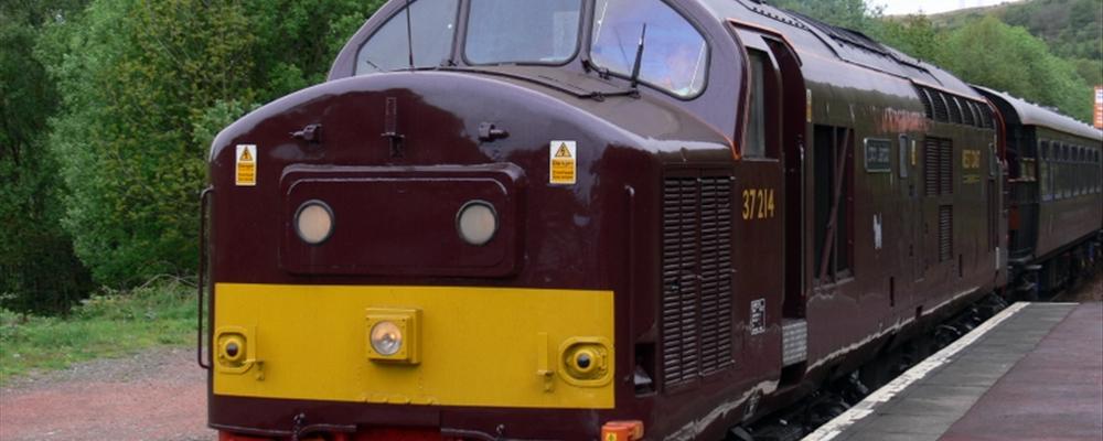 The Royal Scotsman pulls into Garelochhead Station